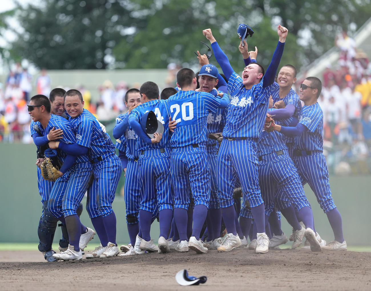 青藍泰斗対作新学院　優勝を決め歓喜する青藍泰斗（撮影・足立雅史）