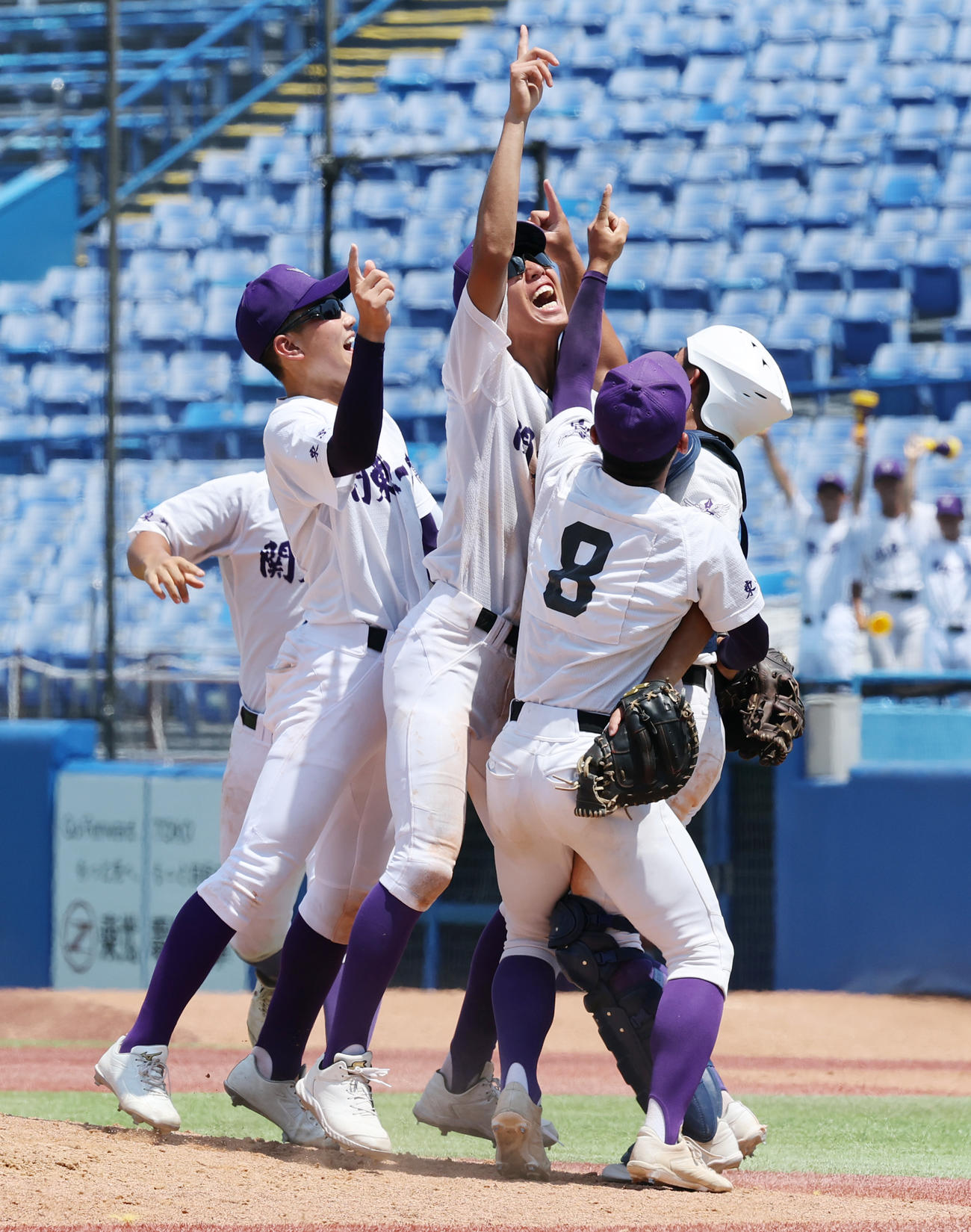 岩倉対関東第一　優勝し喜ぶ関東第一の選手たち（撮影・野上伸悟）