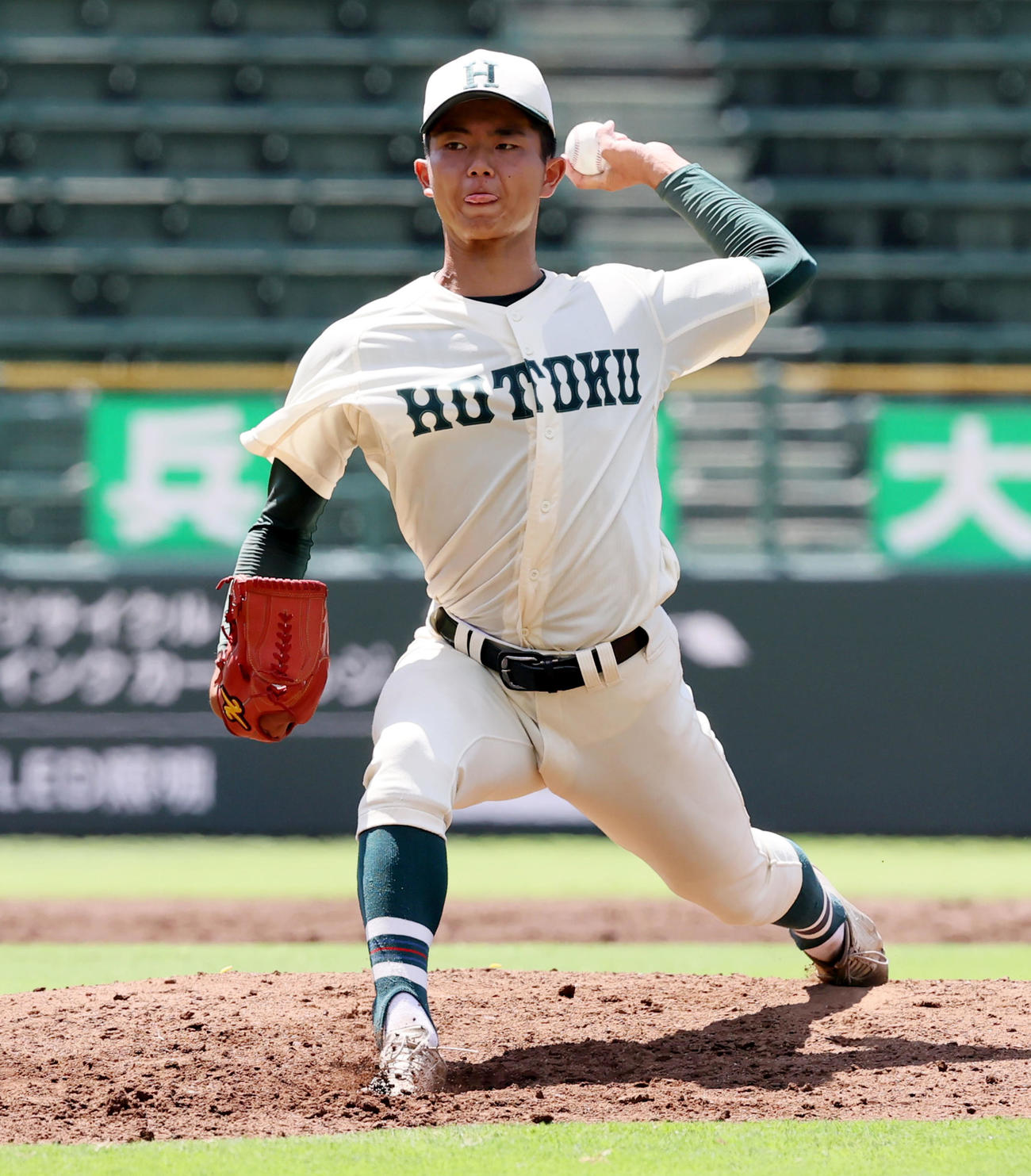 東洋大姫路対報徳学園　東洋大姫路戦に先発する報徳学園・岡田（撮影・加藤哉）