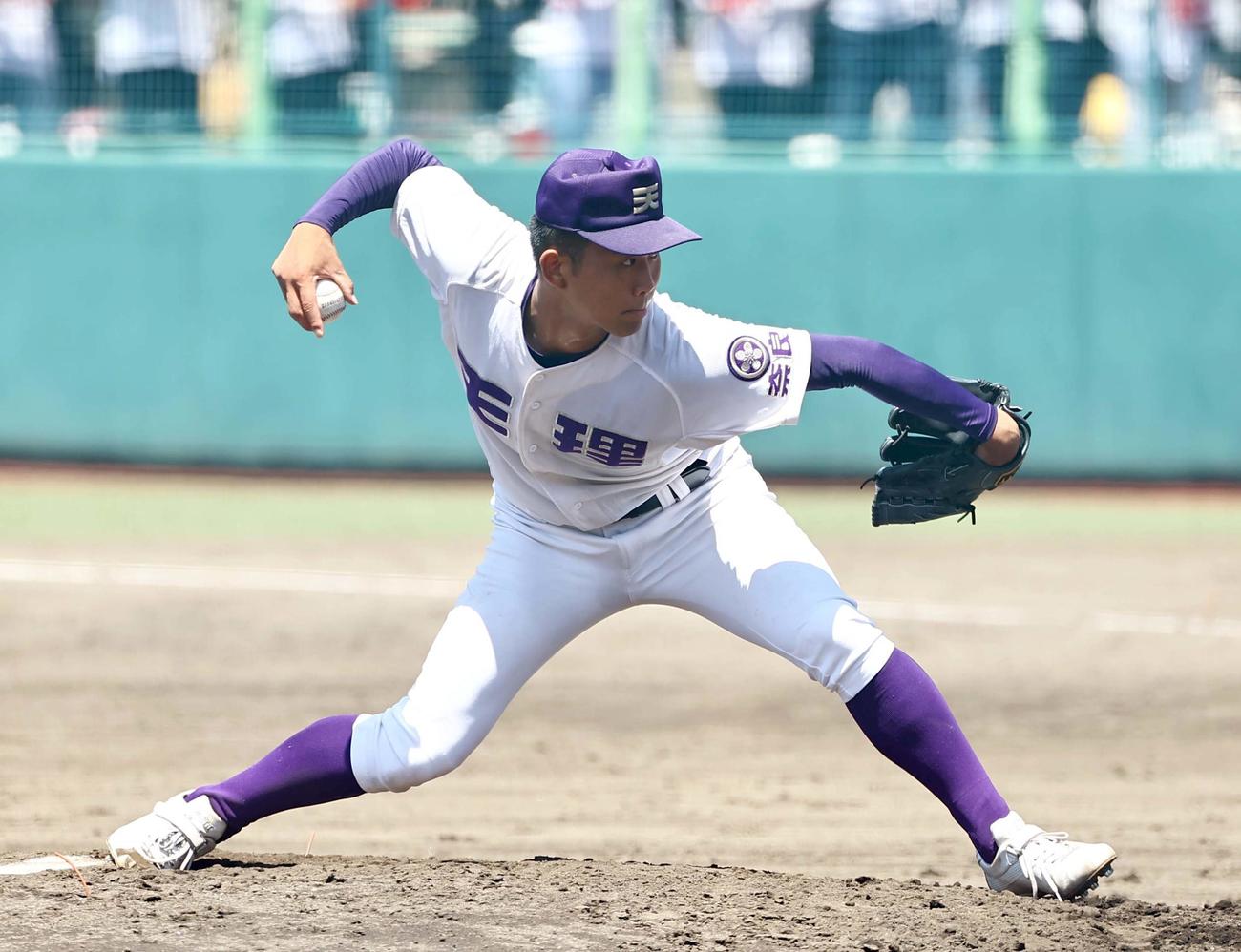 天理対智弁学園　天理先発の松村（撮影・上田博志）
