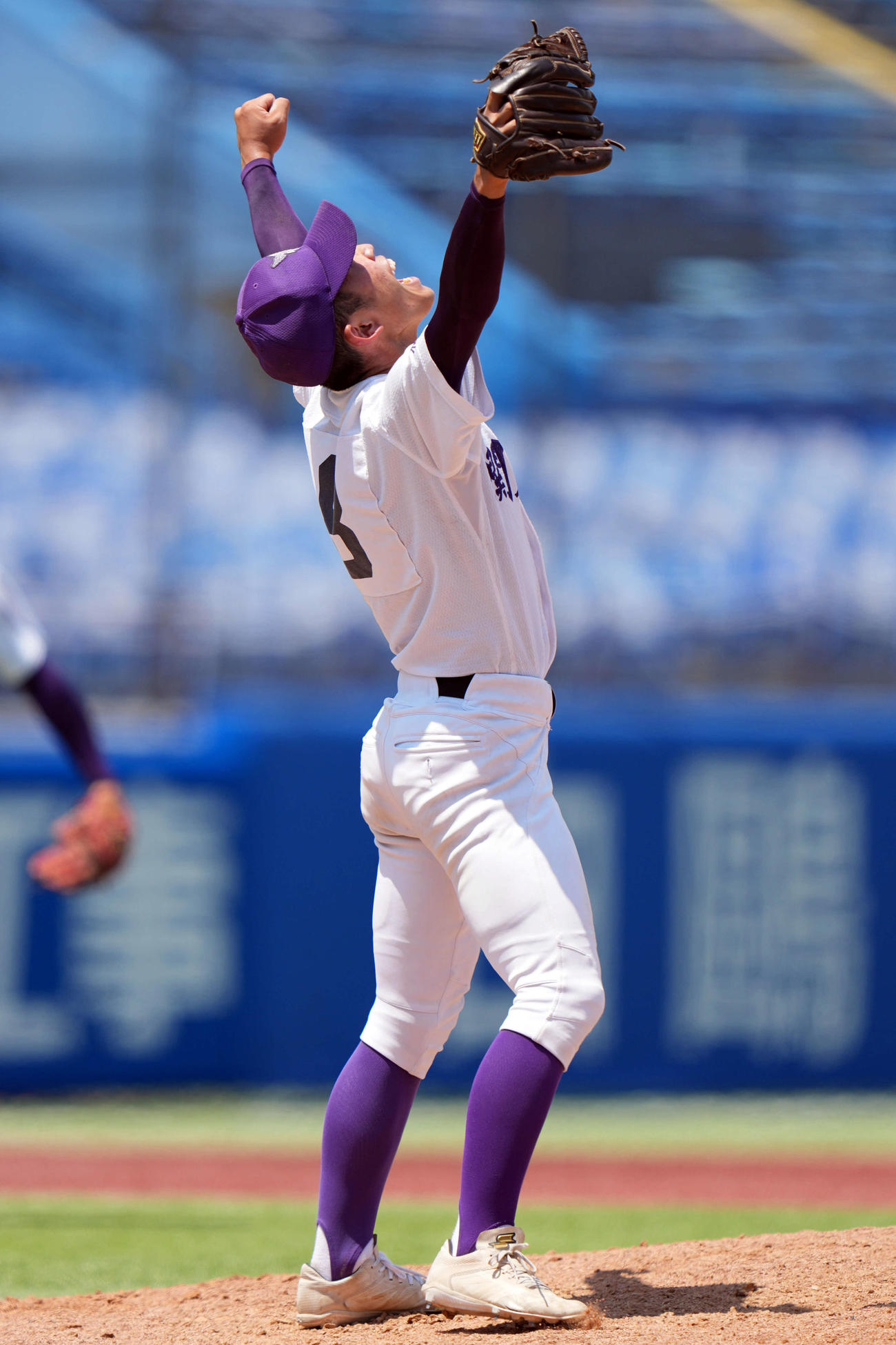 岩倉対関東第一　優勝しガッツポーズをする坂本（撮影・小島史椰）
