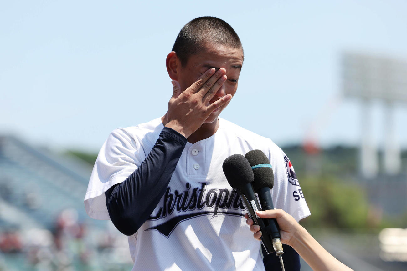 聖隷クリストファー対静岡　優勝インタビューに答える聖隷クリストファー・高部（撮影・宮地輝）