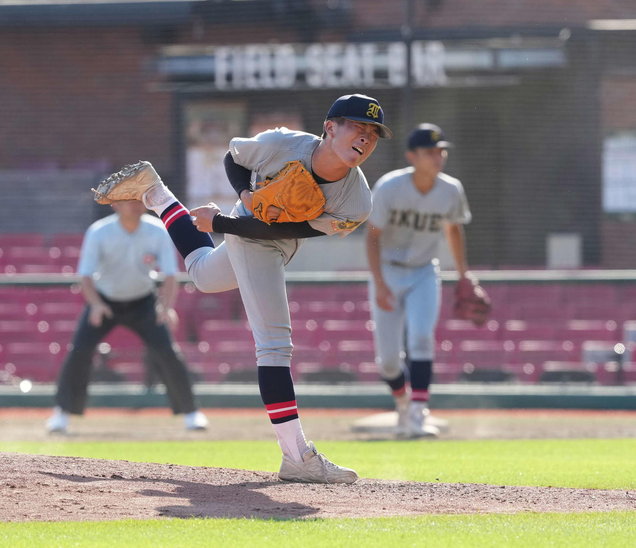 仙台育英対東北学院榴ケ岡　力投する仙台育英・吉川（撮影・井上学）