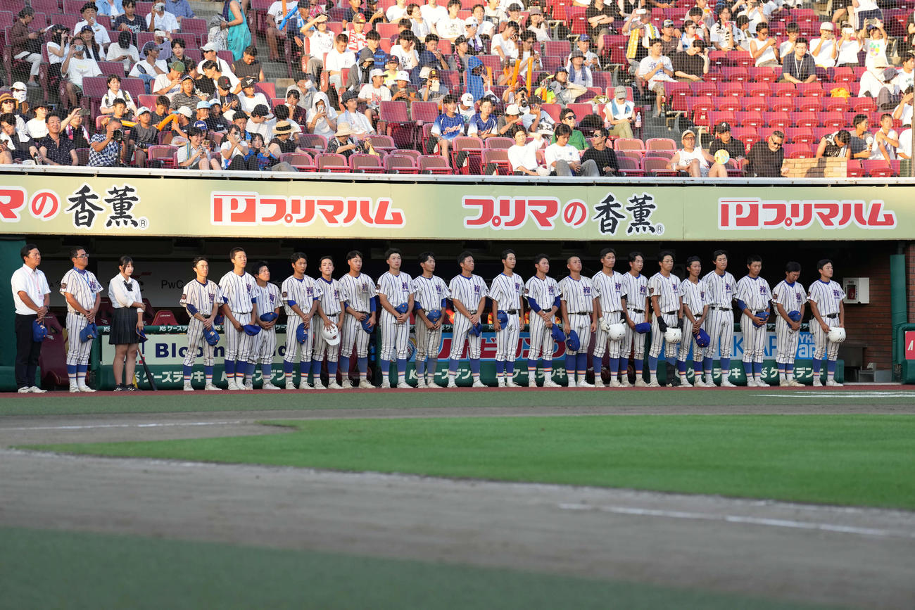 仙台育英対東北学院榴ケ岡　負けた東北学院榴ケ岡ナイン（撮影・井上学）