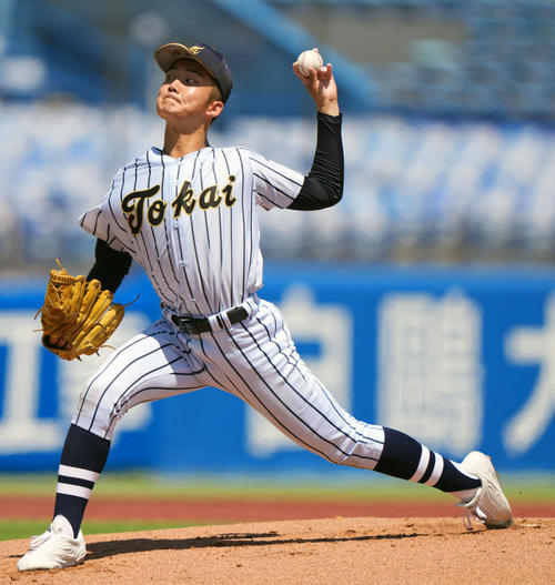 東海大菅生対日大三　力投する東海大菅生先発の上原（撮影・小島史椰）