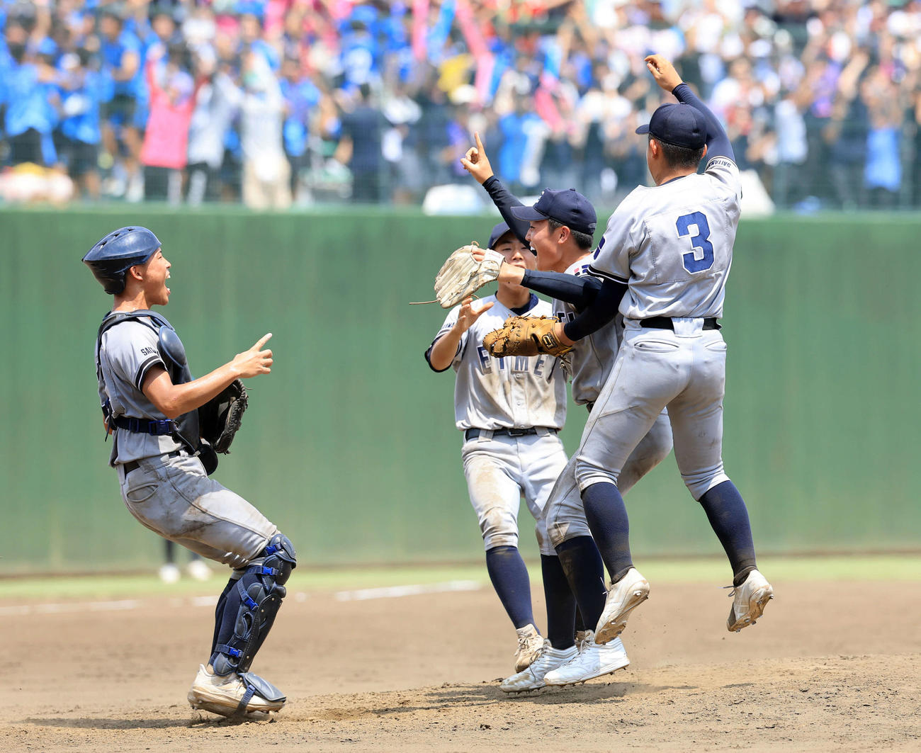 叡明対昌平　初優勝を決め、喜ぶ田口（右から2人目）ら叡明の選手たち（撮影・浅見桂子）
