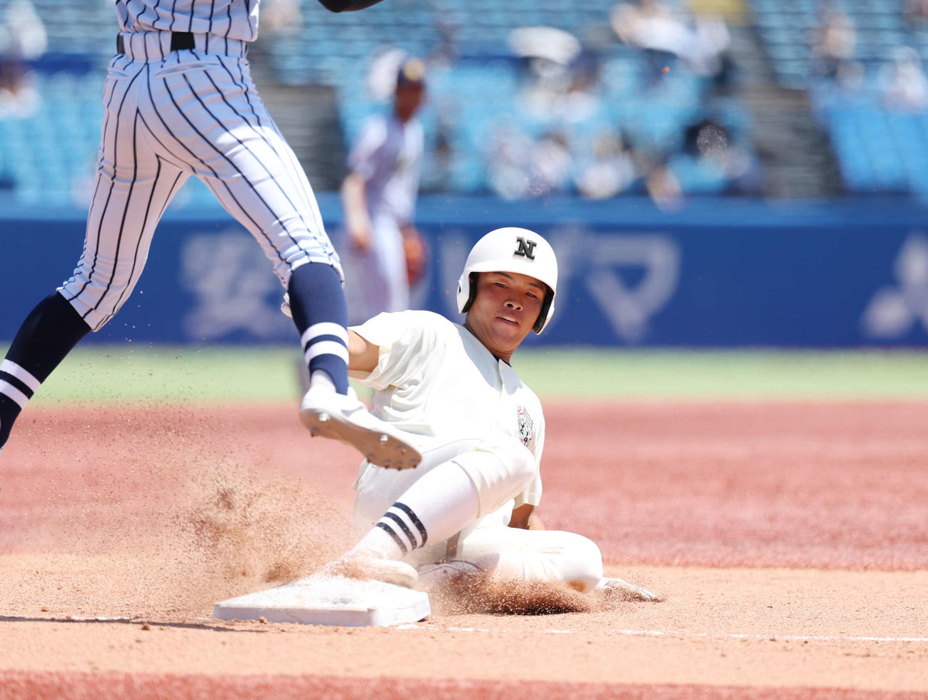 東海大菅生対日大三　3回裏日大三　2死一塁、適時三塁打打を放ち走塁する田中（撮影・増田悦実）