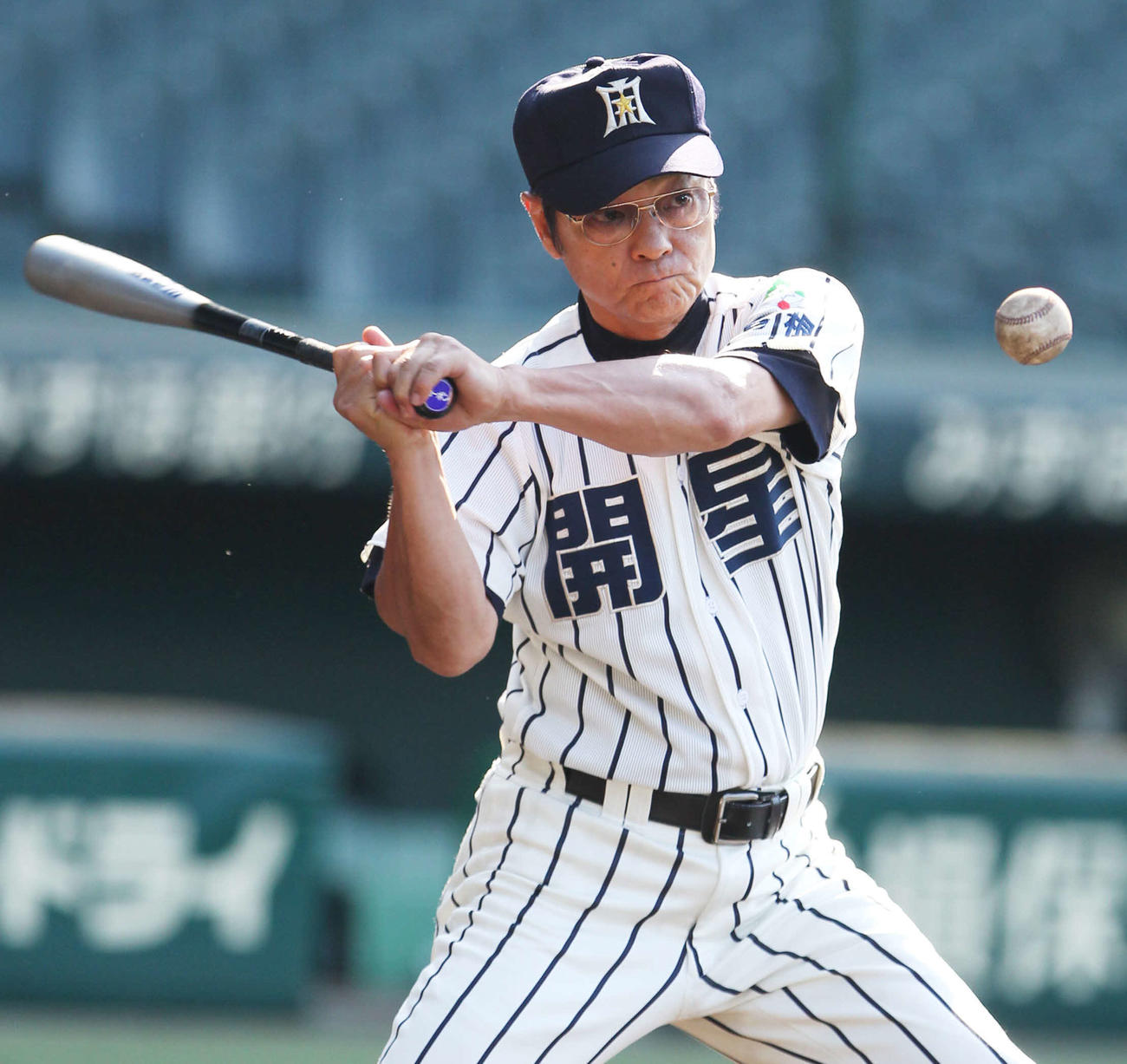 11年8月、甲子園練習でノックする開星・野々村直通監督