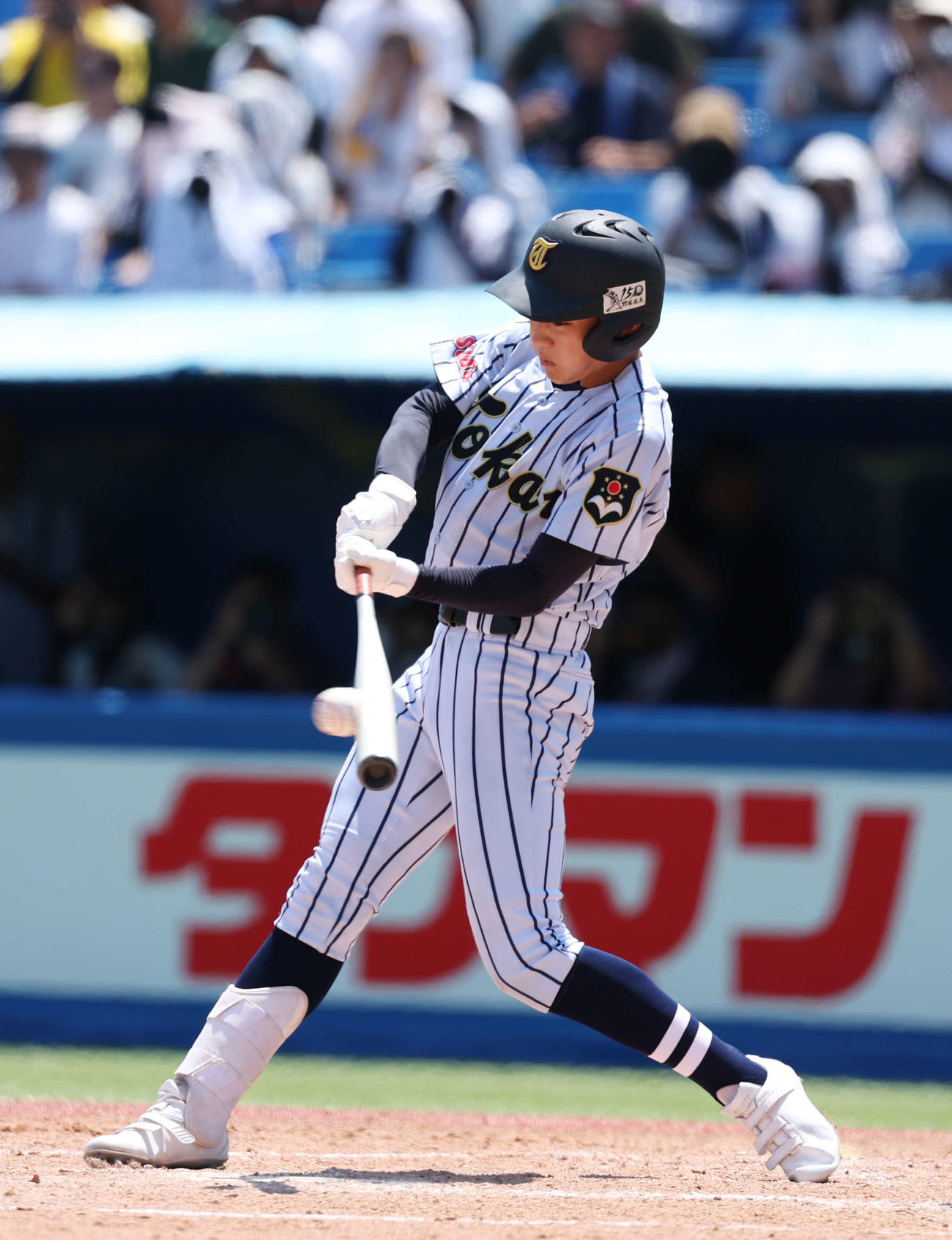 東海大菅生対日大三　4回表東海大菅生　無死一塁、内野安打を放つ太田（撮影・増田悦実）