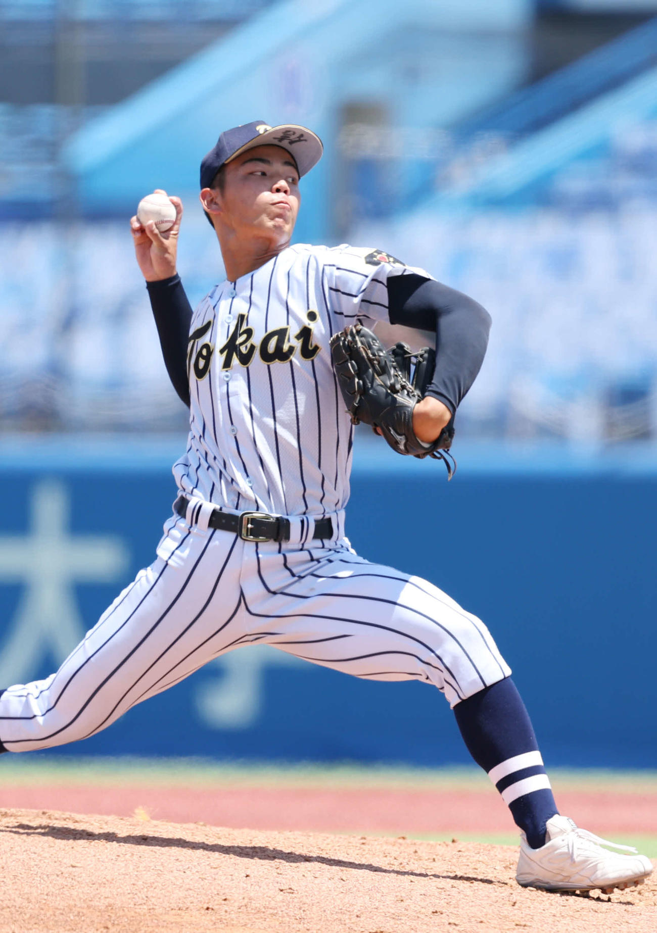 東海大菅生対日大三　途中交代し力投する東海大菅生・藤平（撮影・増田悦実）