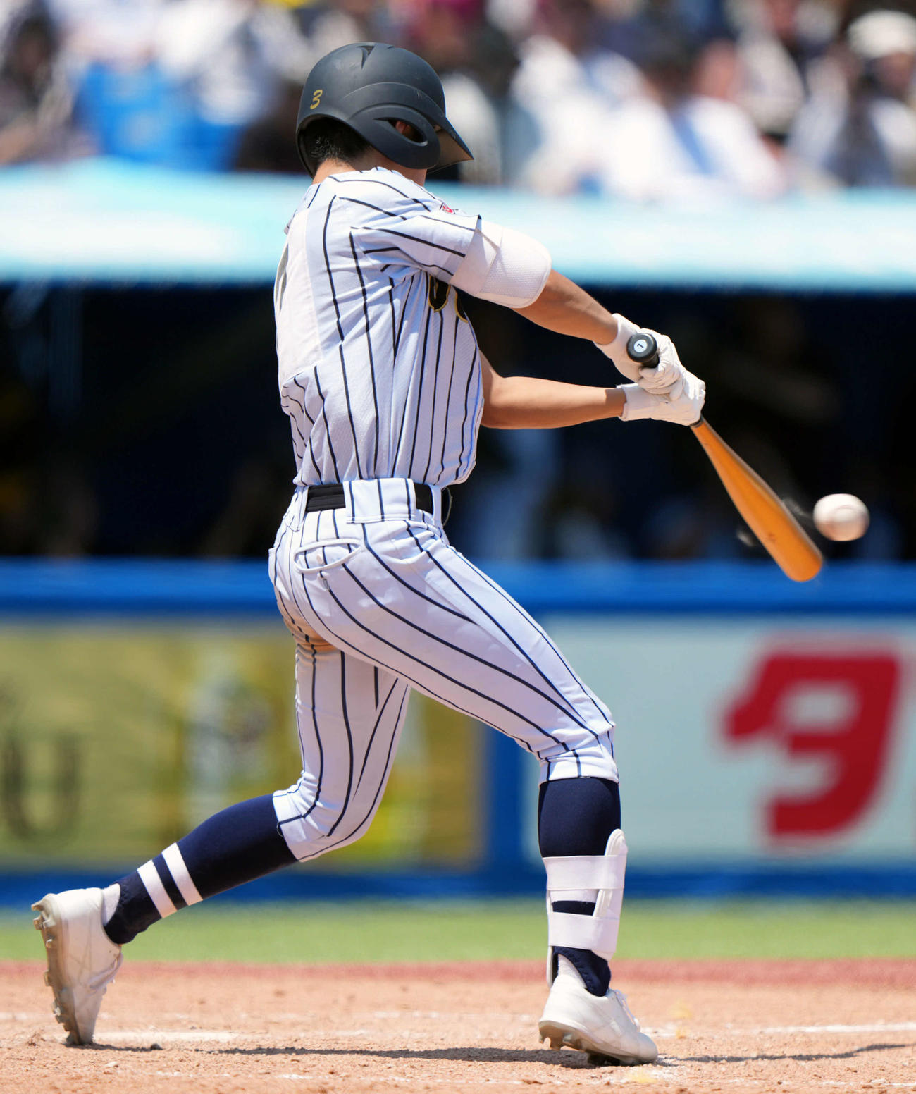 東海大菅生対日大三　5回表東海大菅生二死二塁、逆転の右適時打を放つ佐藤（撮影・小島史椰）