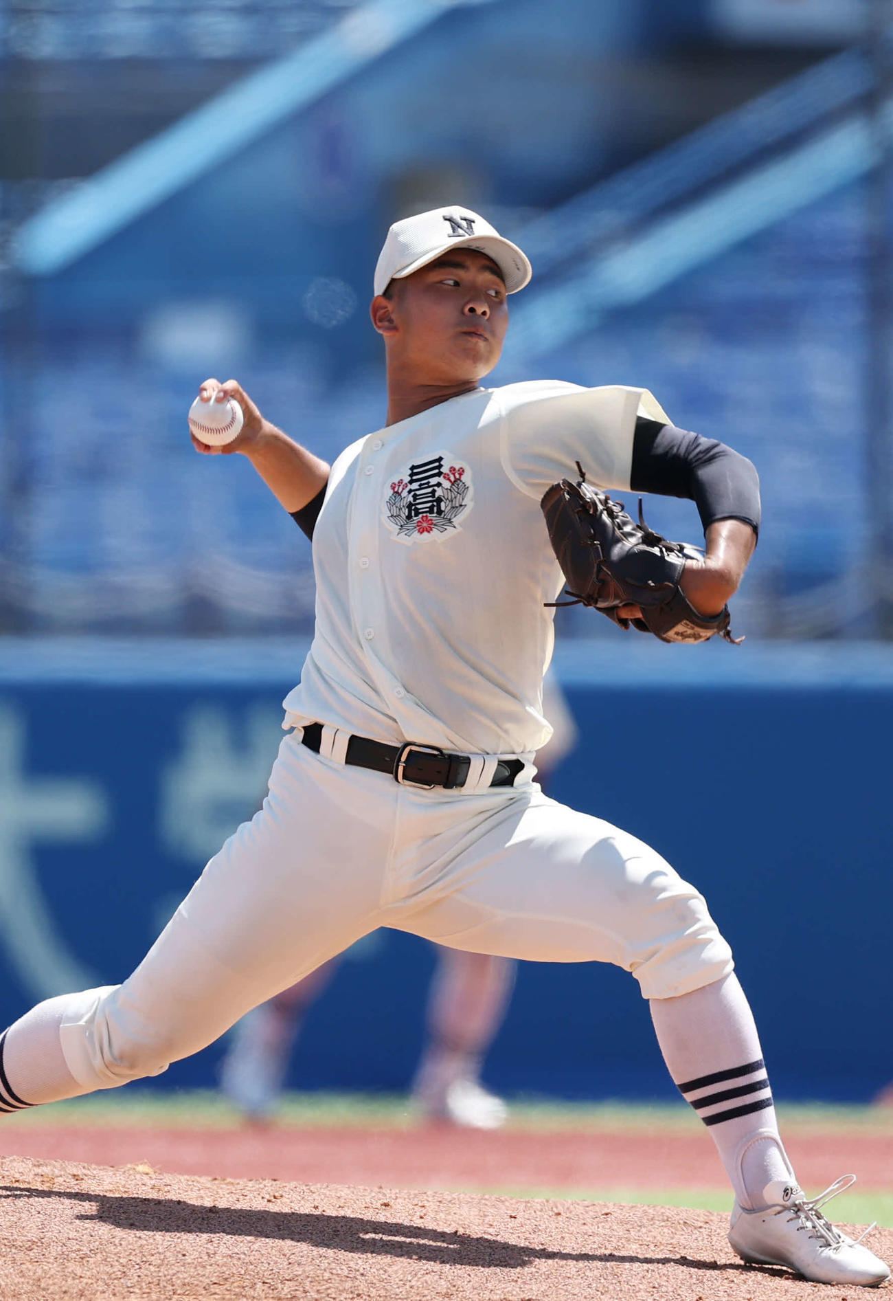 東海大菅生対日大三　先発し力投する日大三・近藤（撮影・増田悦実）