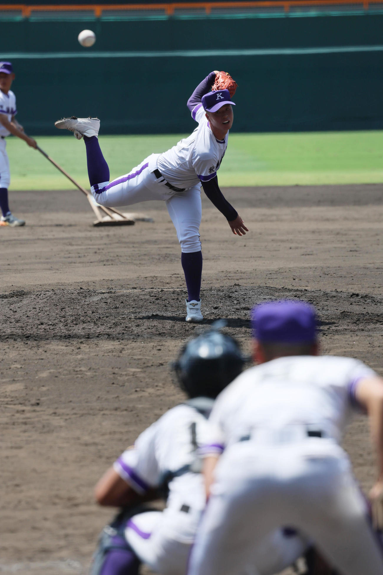 甲子園のマウンドで投球練習する金足農・吉田大輝（撮影・宮崎幸一)