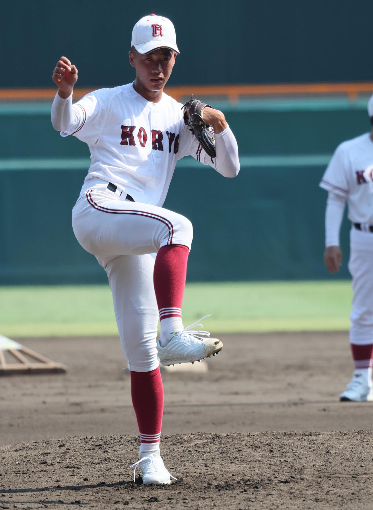 投球練習に励む広陵・堀田昂佑（撮影・宮崎幸一)