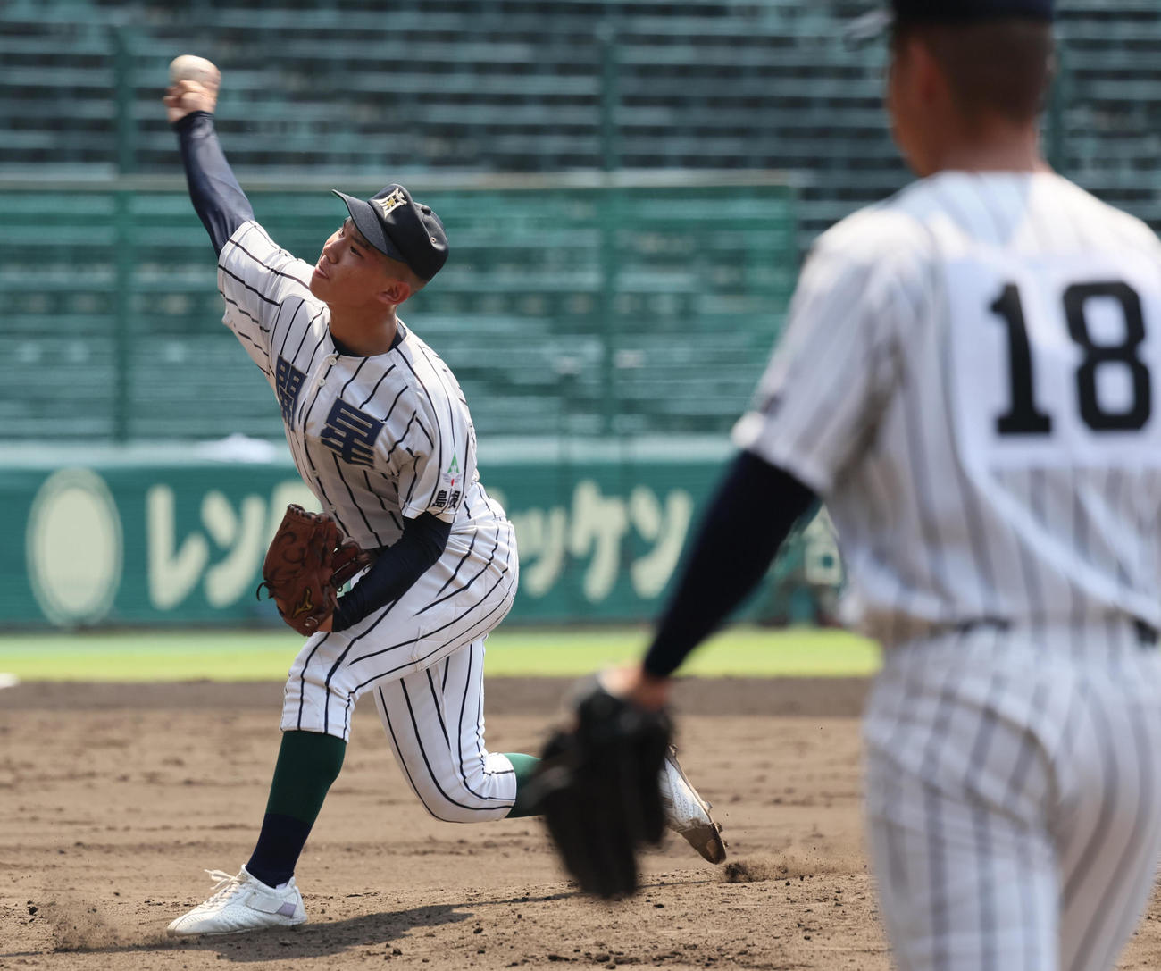 マウンドで投球練習する開星・松浦愛珠（撮影・宮崎幸一)