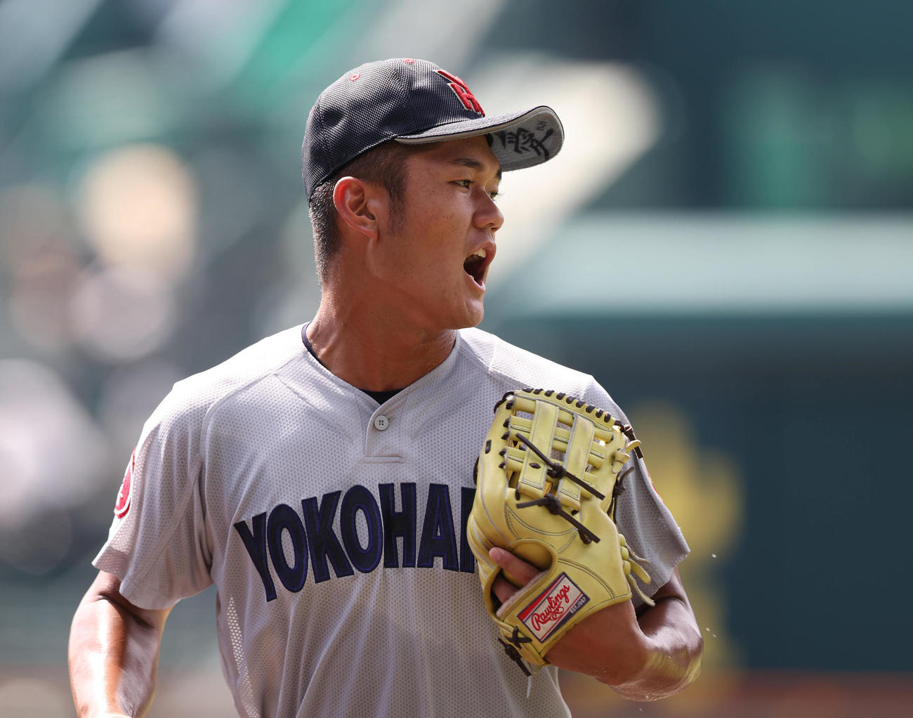 練習中、声を出す横浜・阿部（撮影・白石智彦）