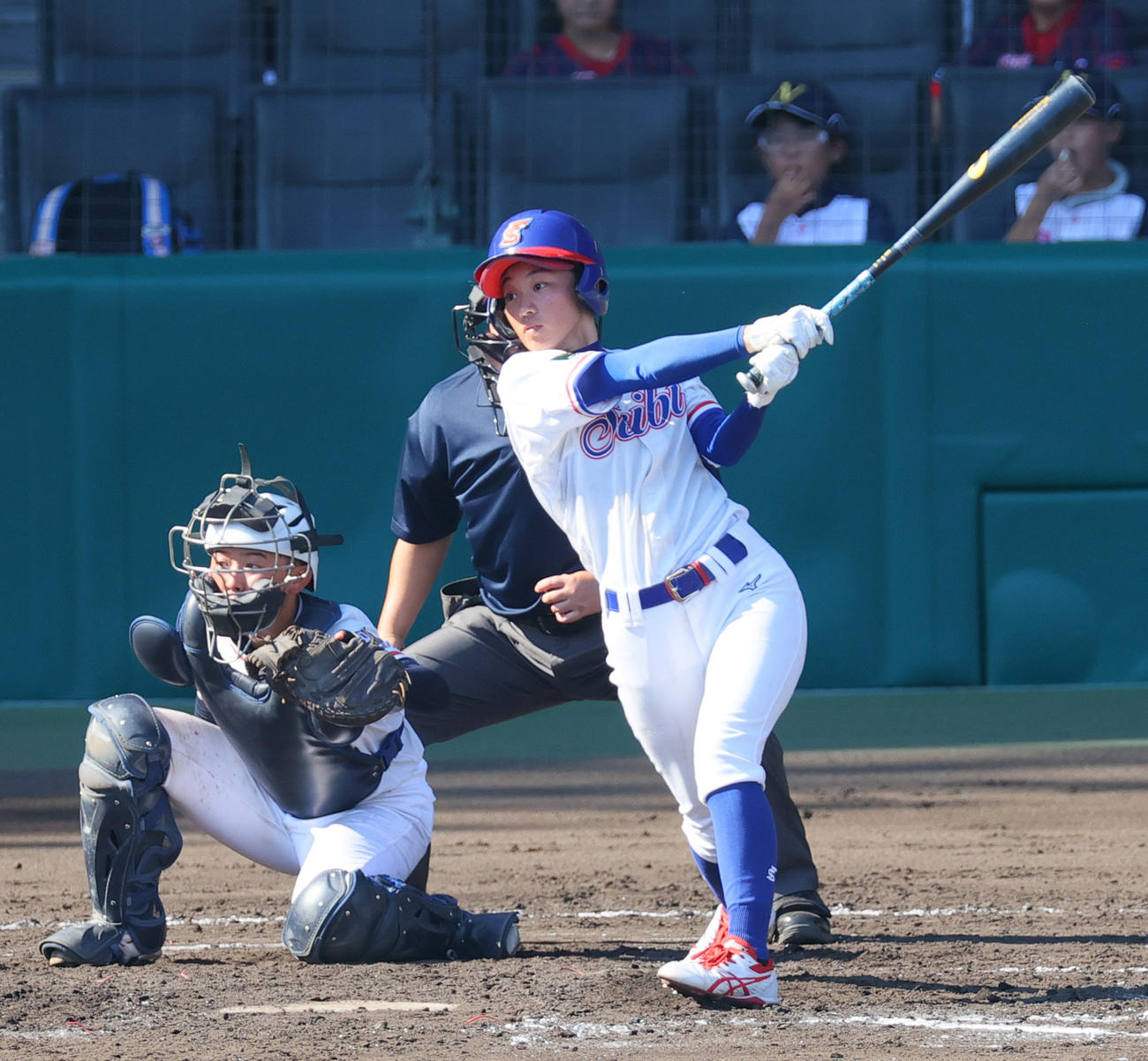 岐阜第一対福知山成美　4回裏2死一、三塁、三浦は右前適時打を放つ（撮影・上山淳一）