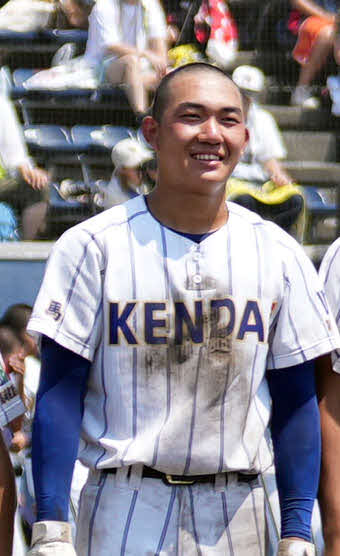 前橋育英対健大高崎　優勝し笑顔を見せる石垣元気（2025年7月27日）