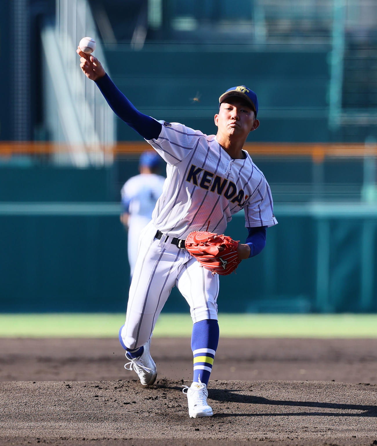甲子園練習で投球練習をする健大高崎・石垣元（撮影・藤尾明華）