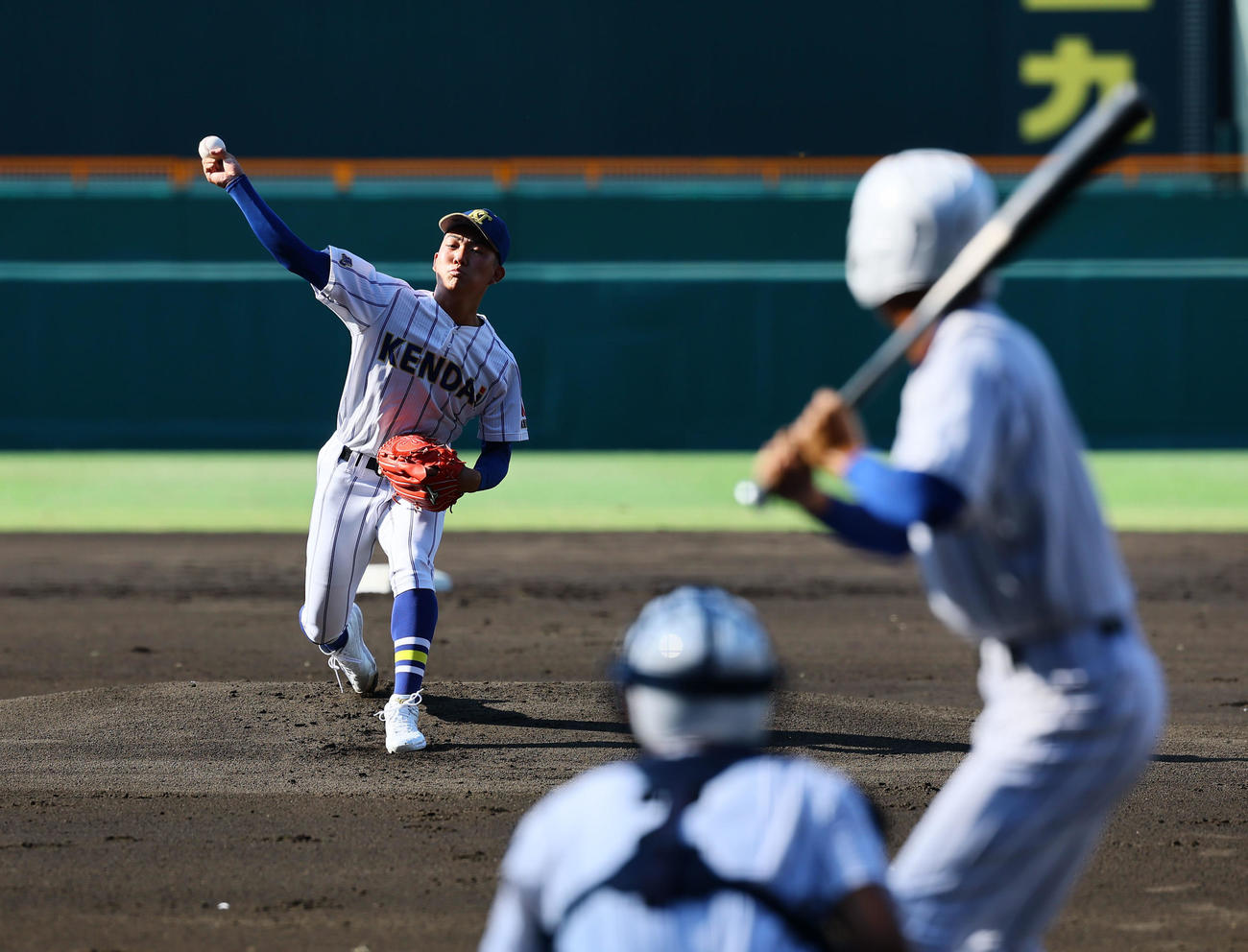 甲子園練習で投球練習をする健大高崎・石垣元（撮影・藤尾明華）