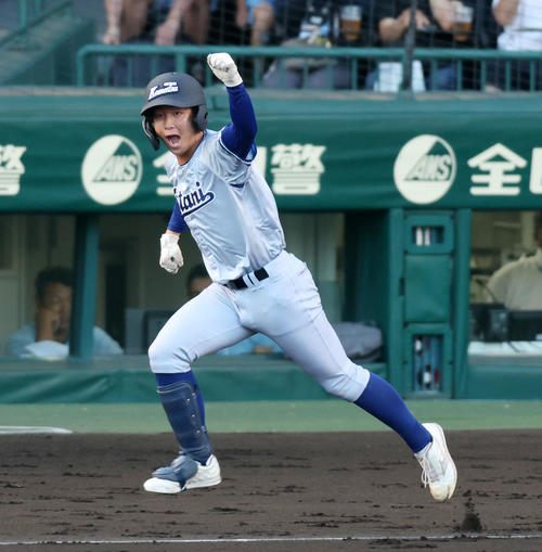 小松大谷対創成館　1回表小松大谷2死三塁、江守は中前適時打を放つ（撮影・加藤哉）