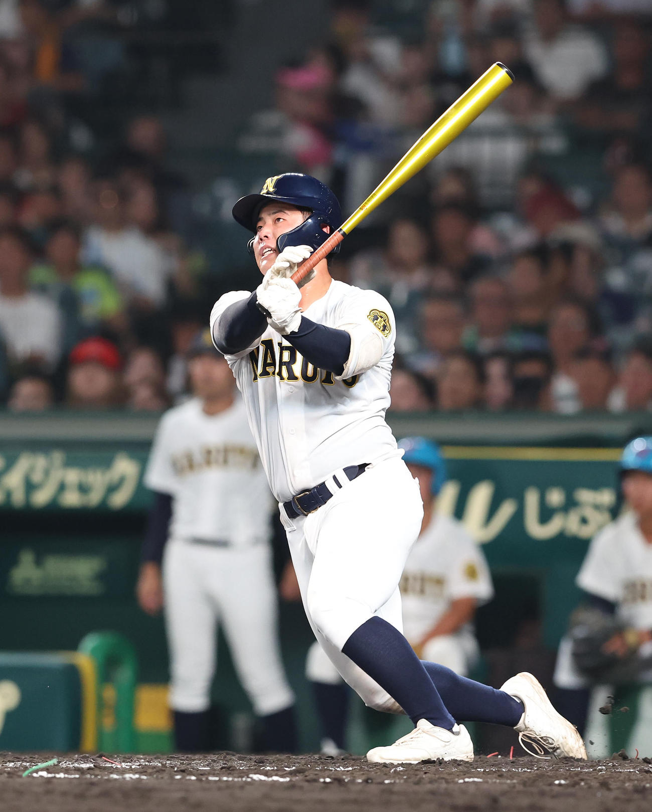 天理対鳴門　4回裏鳴門無死一塁、橋本は同点となる左越え2点本塁打を放つ（撮影・白石智彦）