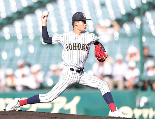 仙台育英対鳥取城北　先発し力投する鳥取城北・田中（撮影・増田悦実）