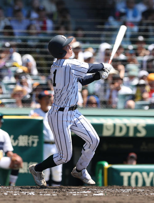宮崎商対開星　2回裏開星1死満塁、先制の中犠飛を放つ松浦（撮影・前田充）