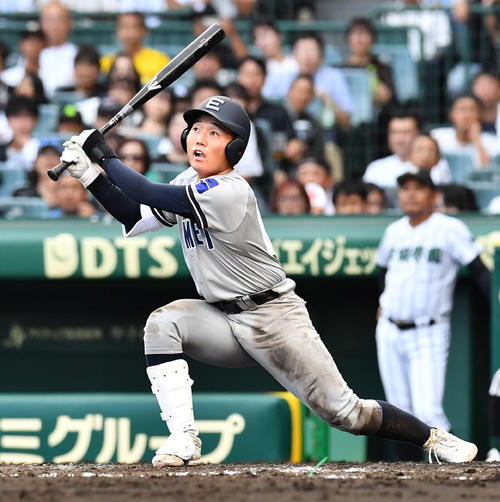 叡明対津田学園 5回表叡明1死一、三塁、田口は同点の左犠飛を放つ(撮影・岩下翔太)