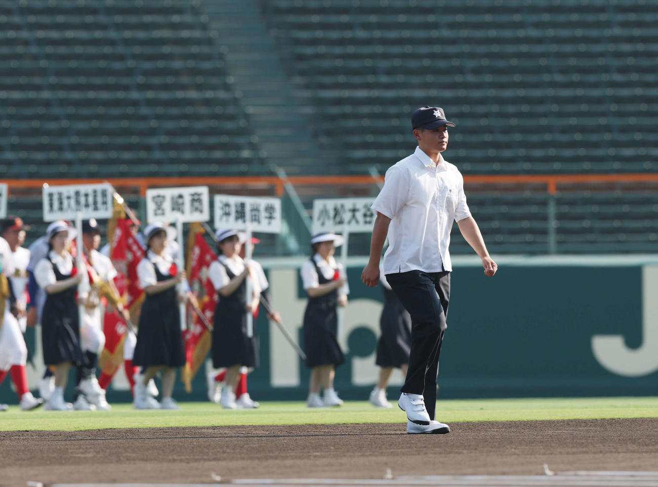 先導役を務める大体大浪商・安田（撮影・増田悦実）