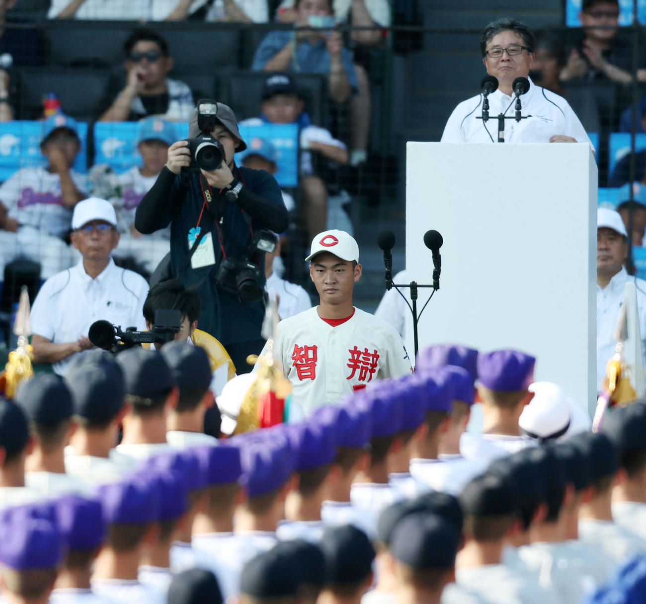 開会式で選手宣誓を行った智弁和歌山の山田主将（撮影・加藤哉）