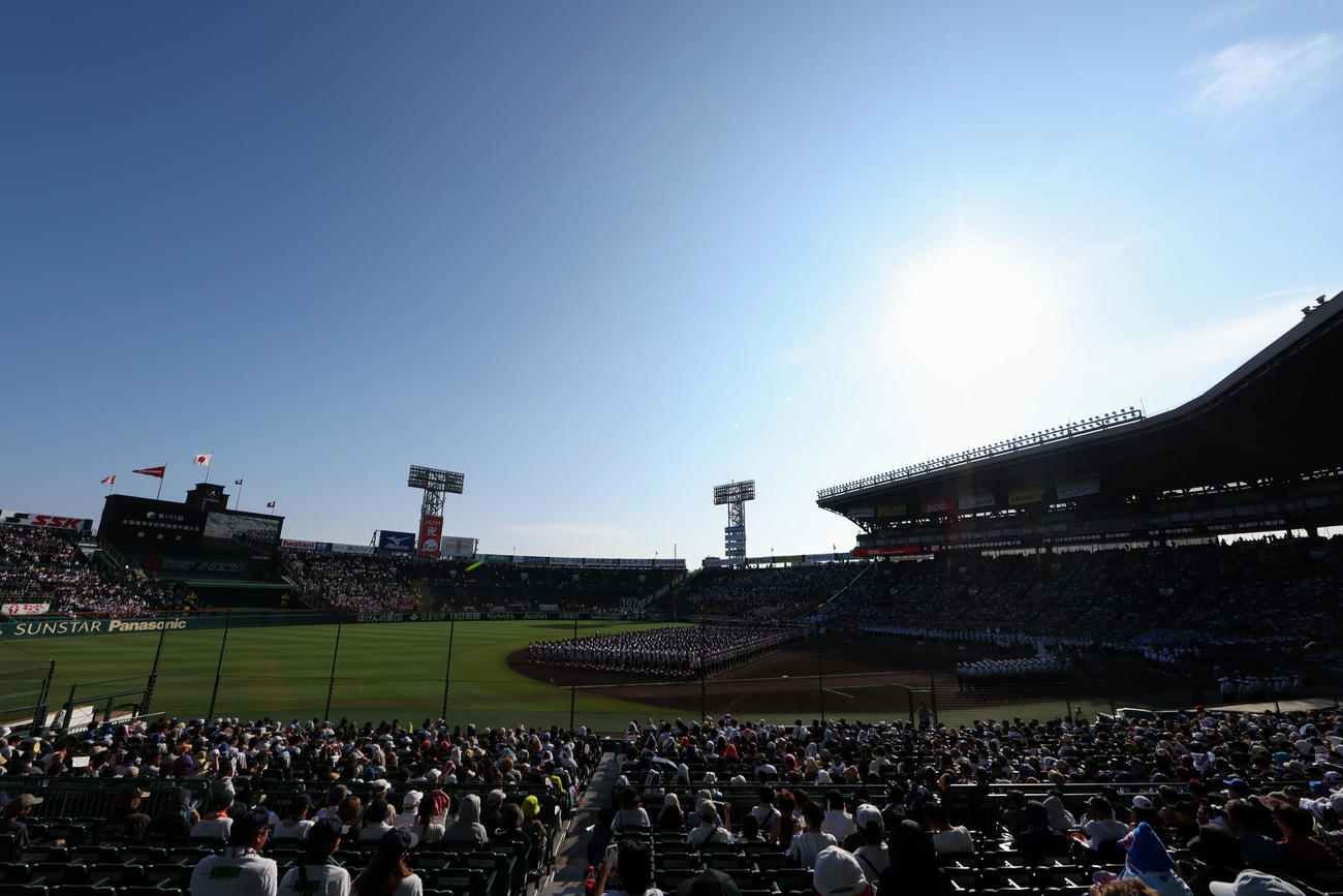 開会式が行われる甲子園球場（撮影・前田充）