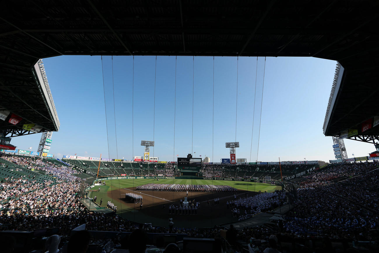 開会式が行われる甲子園球場（撮影・前田充）