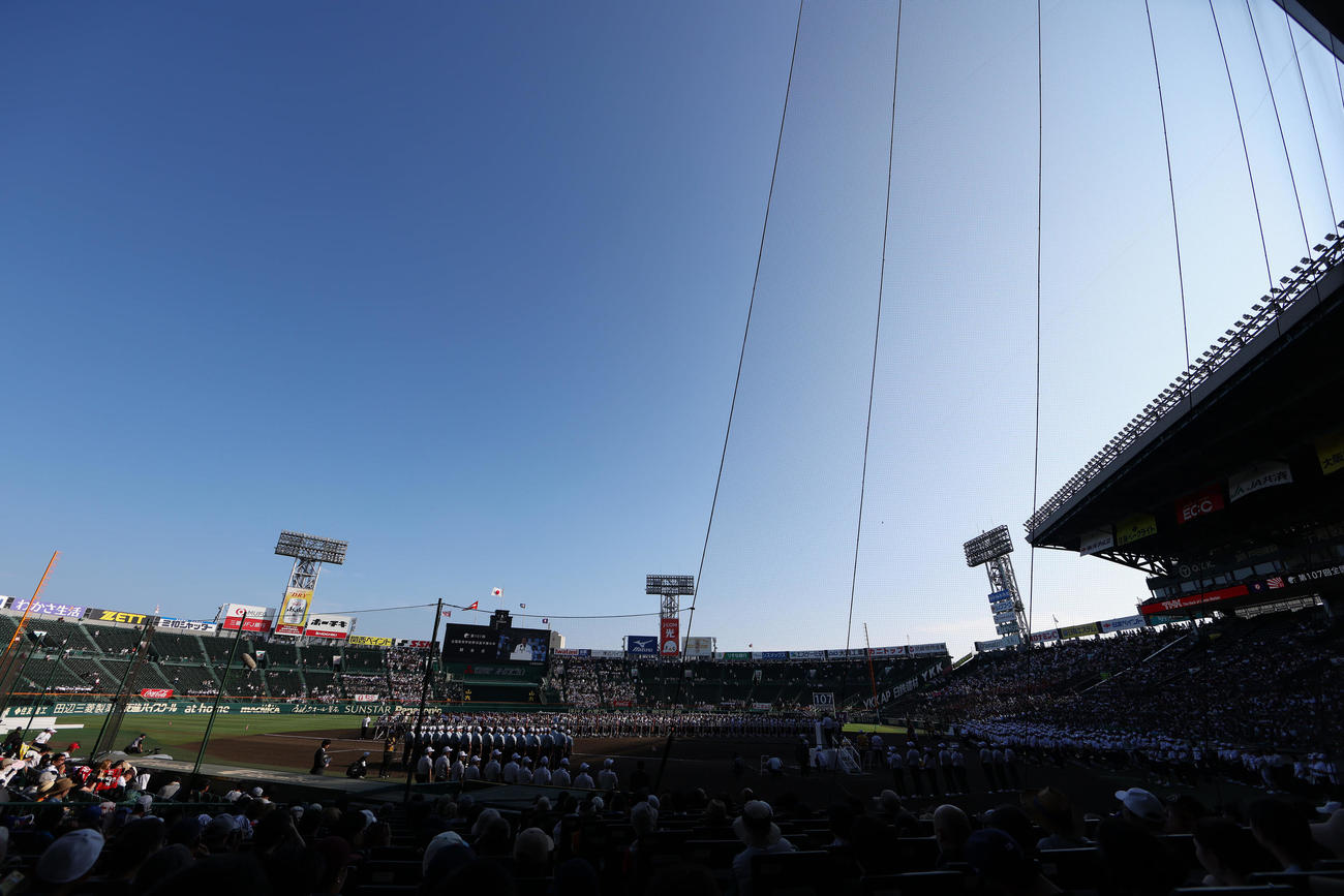 開会式が行われる甲子園球場（撮影・前田充）