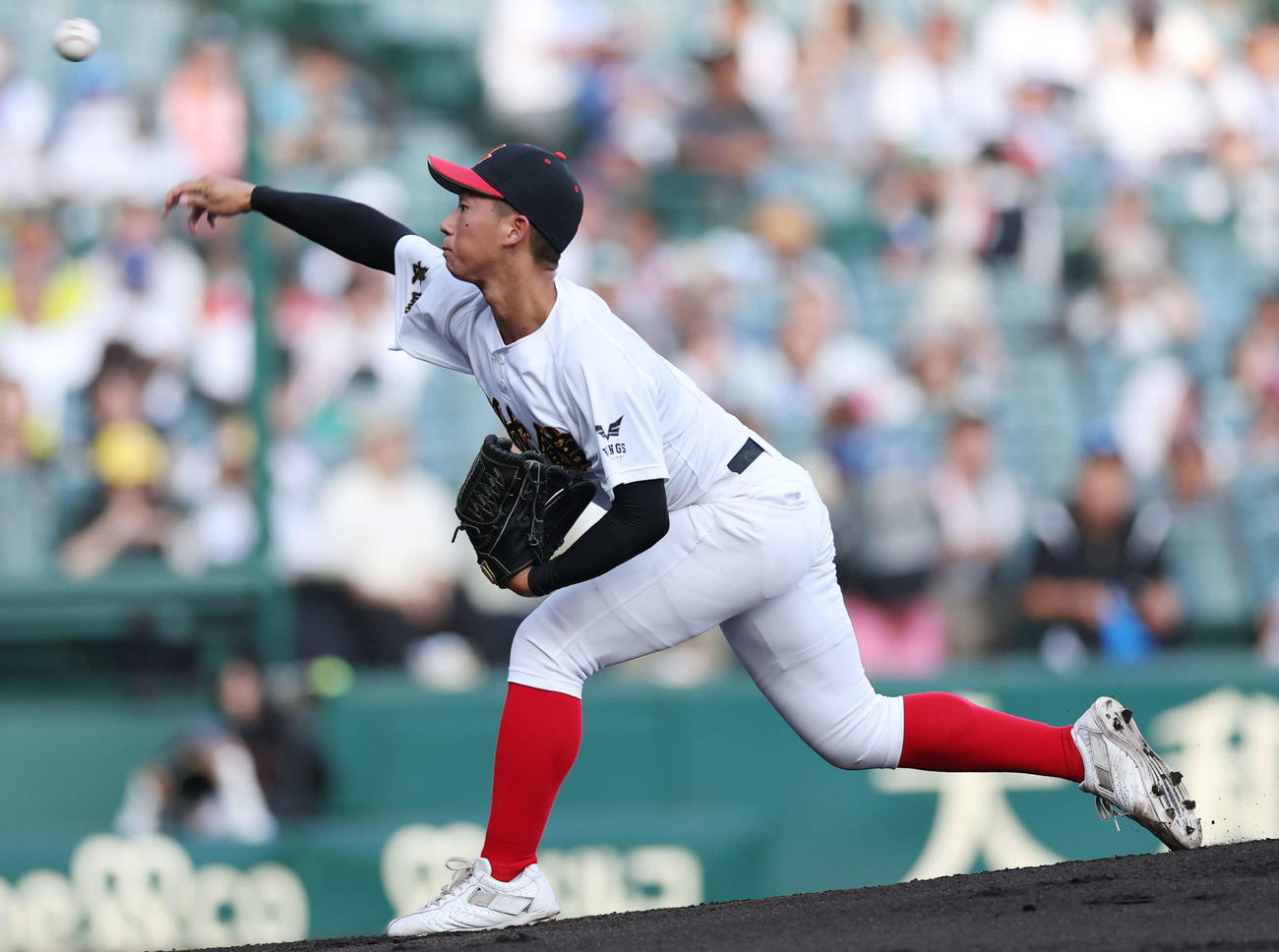小松大谷対創成館　先発し力投する創成館・森下（撮影・増田悦実）