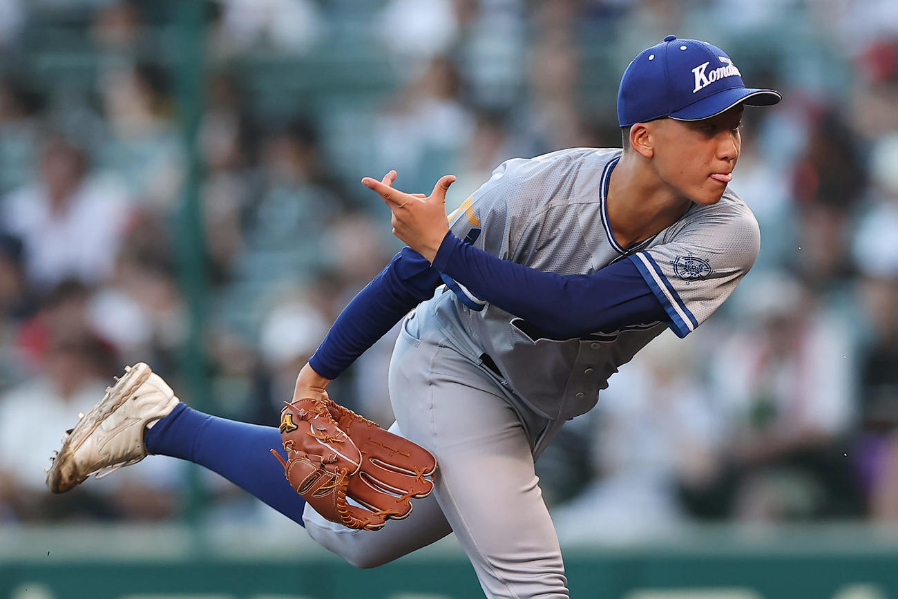 小松大谷対創成館　力投する小松大谷先発の江守（撮影・前田充）