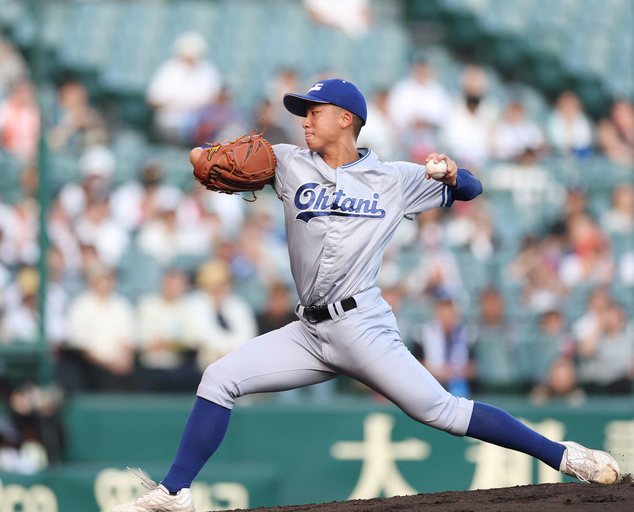 小松大谷対創成館　先発し力投する小松大谷・江守（撮影・増田悦実）
