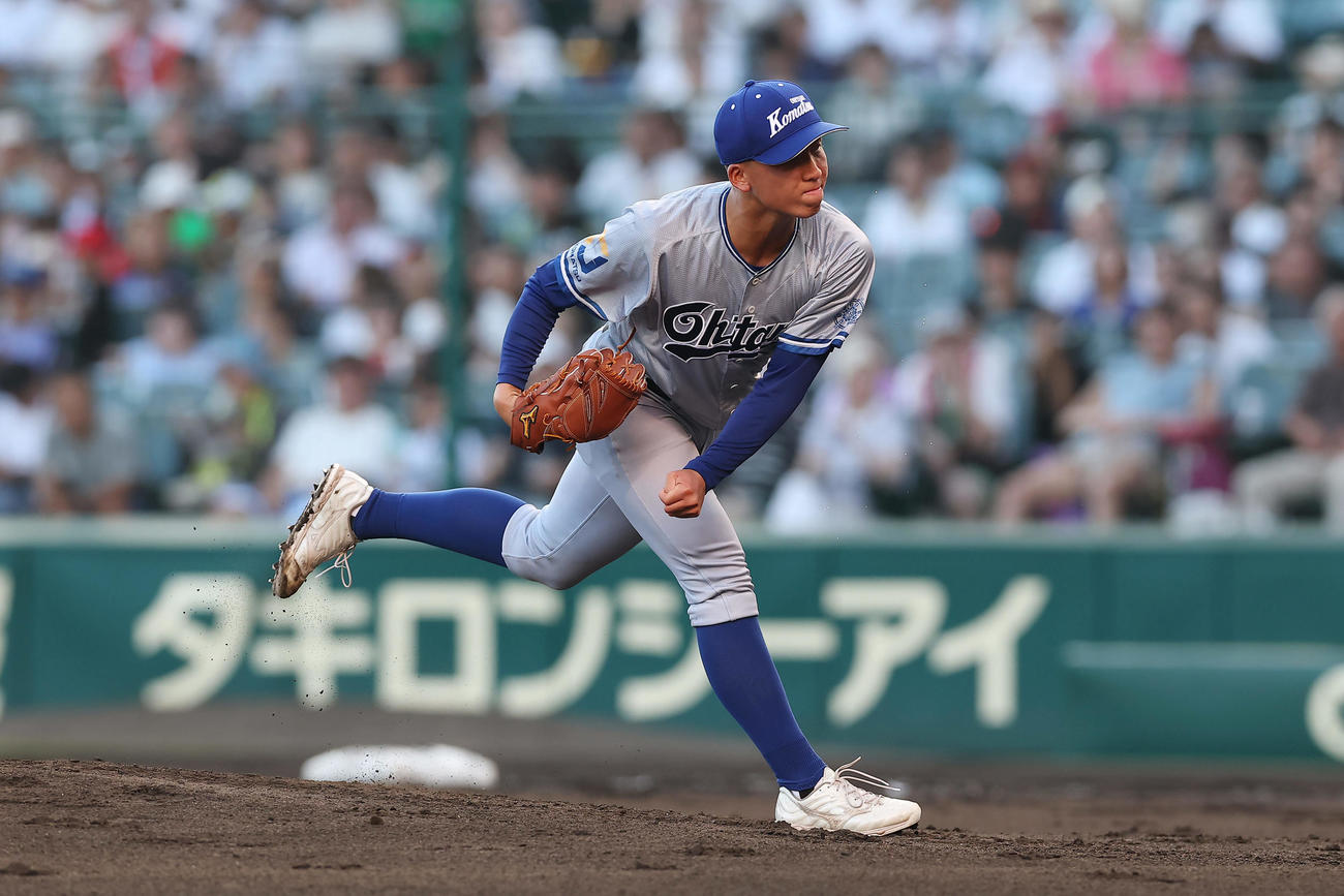 小松大谷対創成館　力投する小松大谷先発の江守（撮影・前田充）