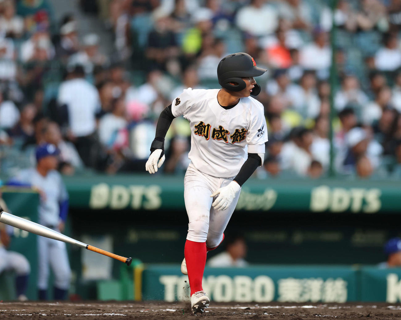小松大谷対創成館　3回裏創成館1死一塁、左安打を放つ山下（撮影・増田悦実）