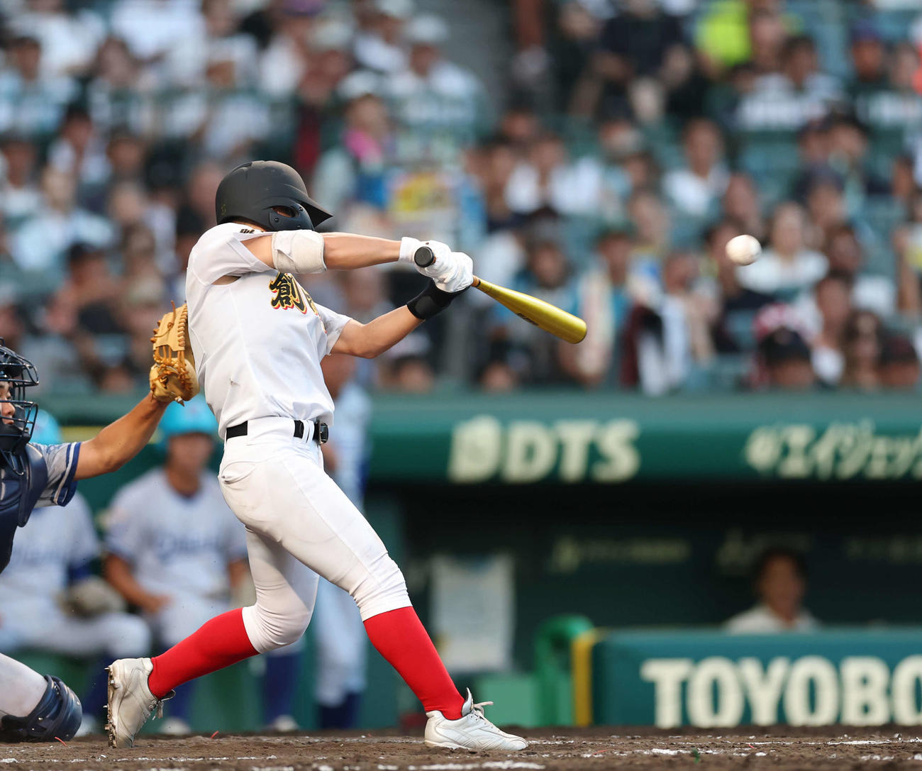 小松大谷対創成館　3回裏創成館1死満塁、左適時二塁打を放つ下川（撮影・増田悦実）