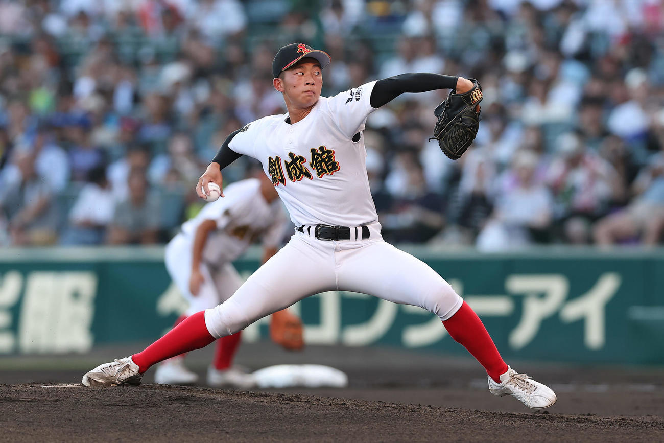 小松大谷対創成館　力投する創成館先発の森下（撮影・前田充）