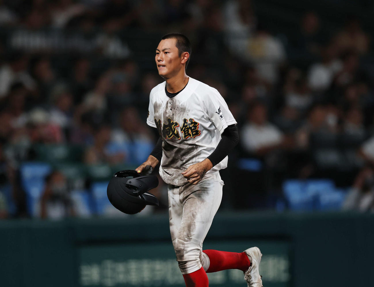 小松大谷対創成館　8回裏創成館1死二塁、生還を試みるもアウトとなり悔しい表情でベンチに戻る山下（撮影・増田悦実）