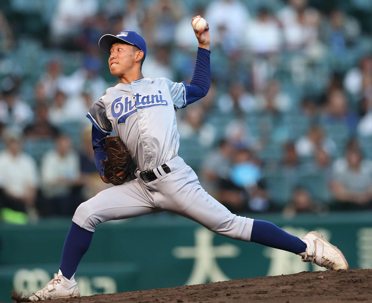 小松大谷対創成館　途中交代し力投する小松大谷・中田（撮影・増田悦実）