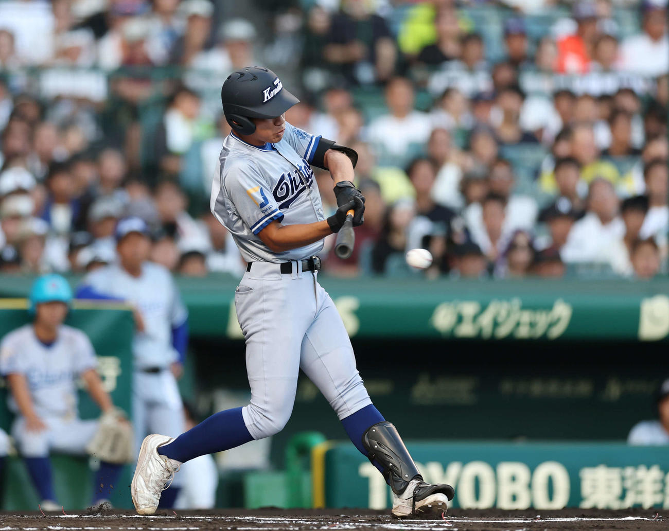 小松大谷対創成館　1回表小松大谷2死一塁、左前打を放つ胡摩（撮影・増田悦実）
