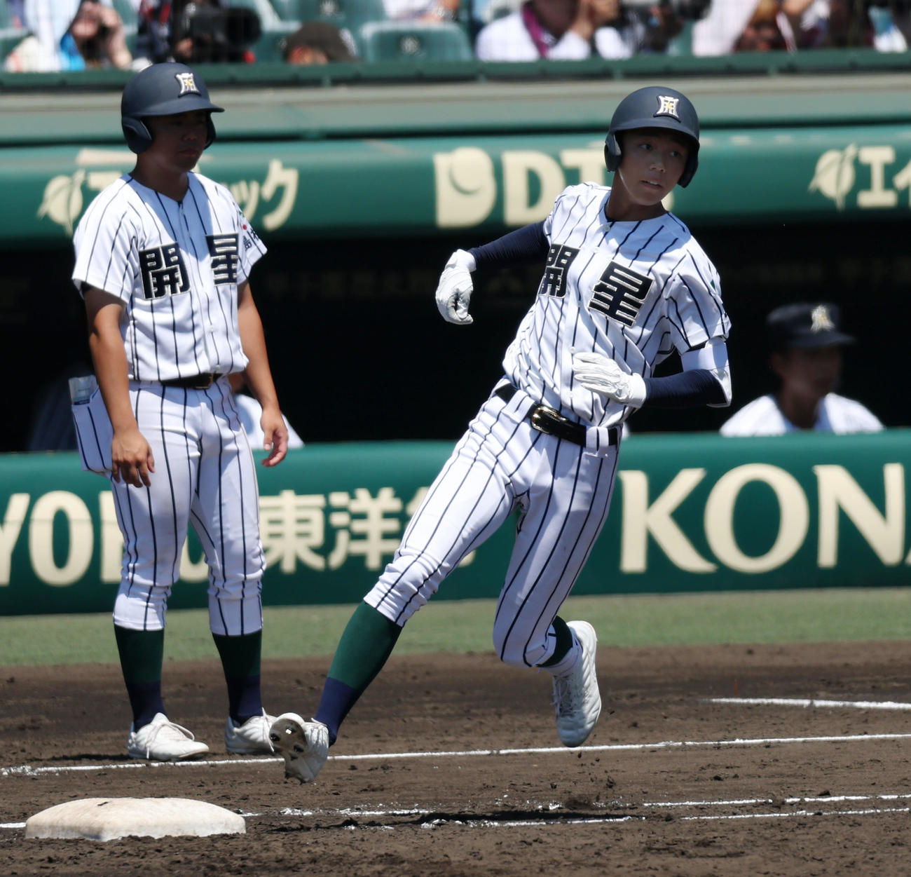 宮崎商対開星2回裏開星2死満塁、小村は左前2点適時打を放つ（撮影・加藤哉）