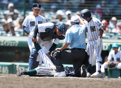 甲子園】仙台育英に2人、開星にも…猛暑で足つる選手続出 須江航監督は
