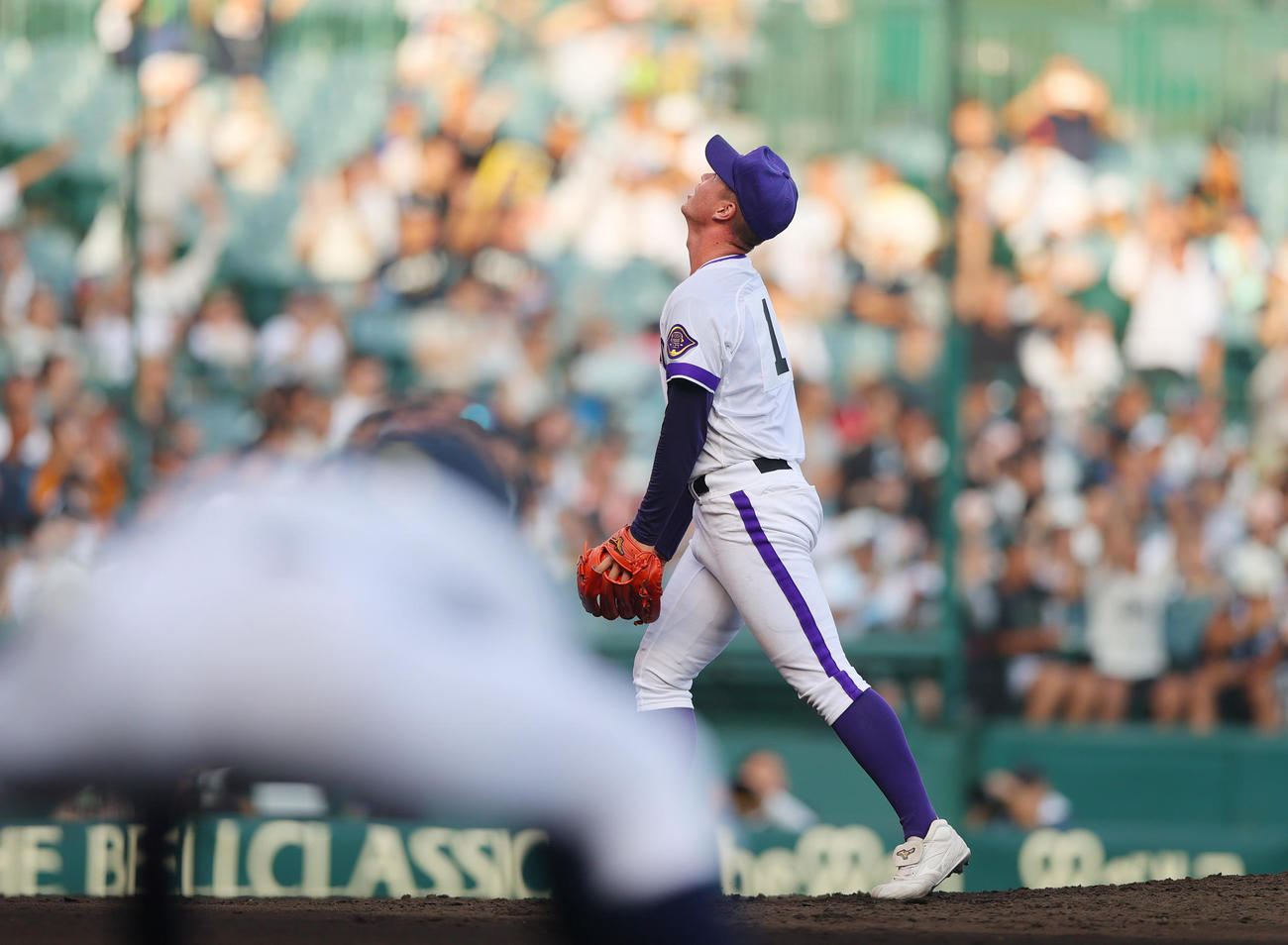 金足農対沖縄尚学　7回裏沖縄尚学2死一、三塁、吉田は阿波根に左前適時打を浴びる（撮影・上山淳一）