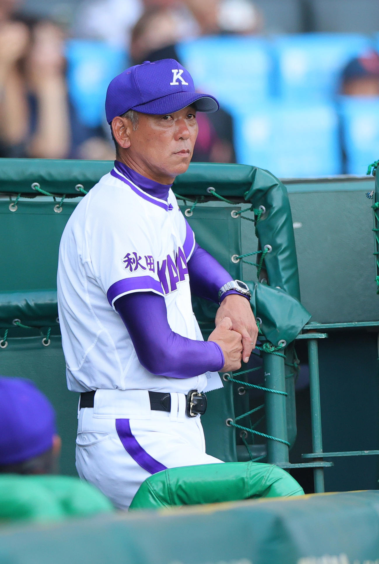 金足農対沖縄尚学　戦況を見る金足農の中泉監督（撮影・上山淳一）