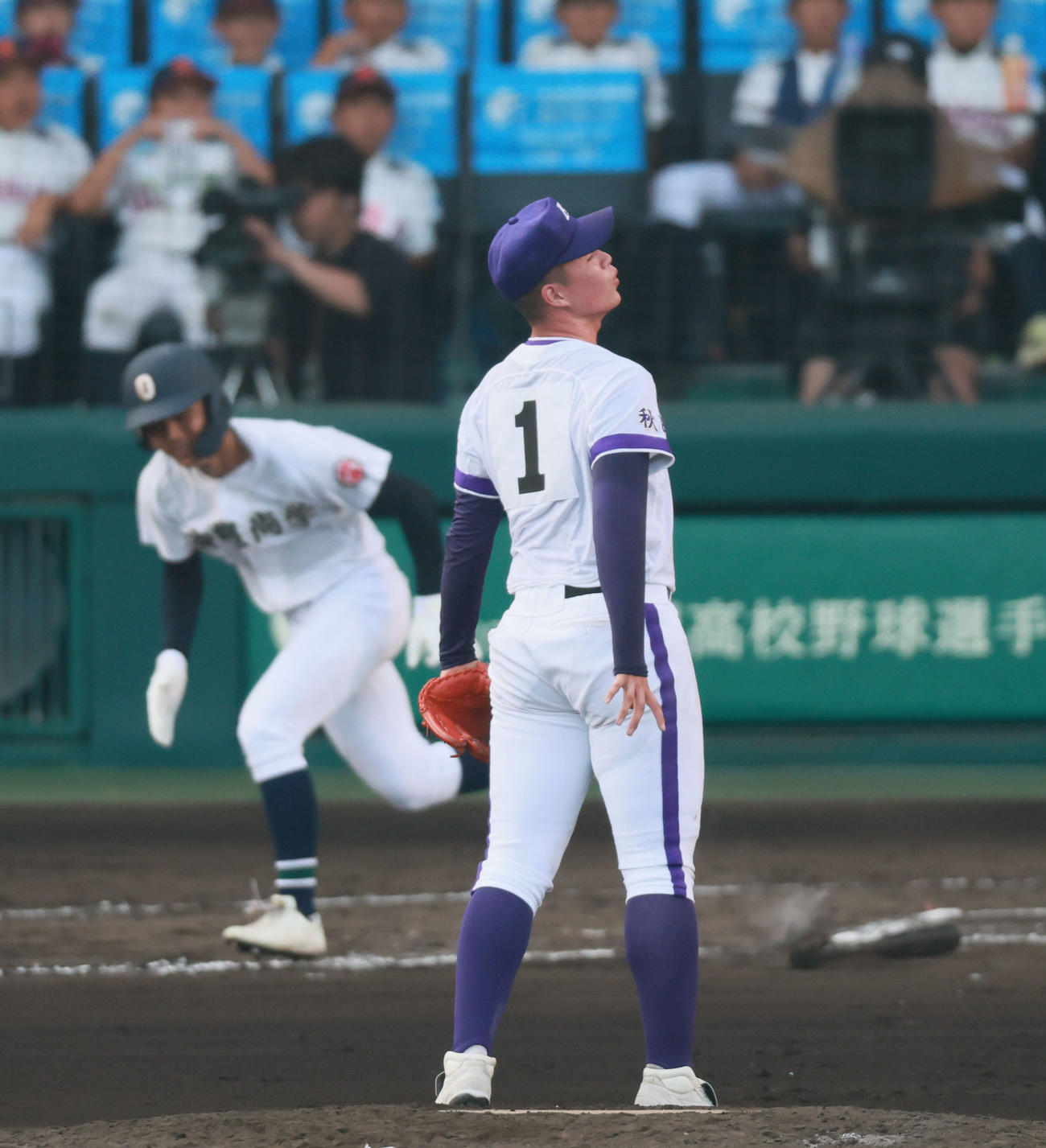 金足農対沖縄尚学　7回裏沖縄尚学2死一、三塁、阿波根に先制適時打を許した吉田（撮影・藤尾明華）