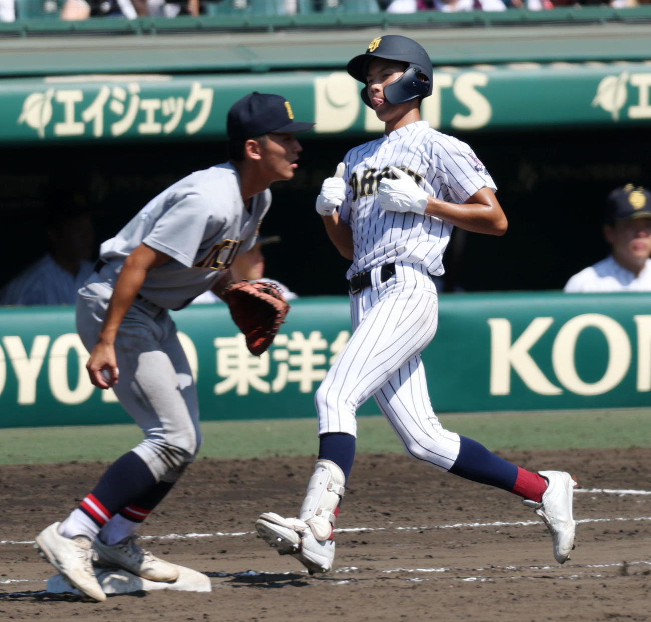 仙台育英対鳥取城北　8回裏鳥取城北無死、吉村は投ゴロに倒れる（撮影・加藤哉）